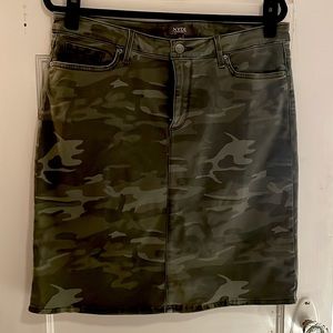 NYDJ 5-pocket camo denim skirt